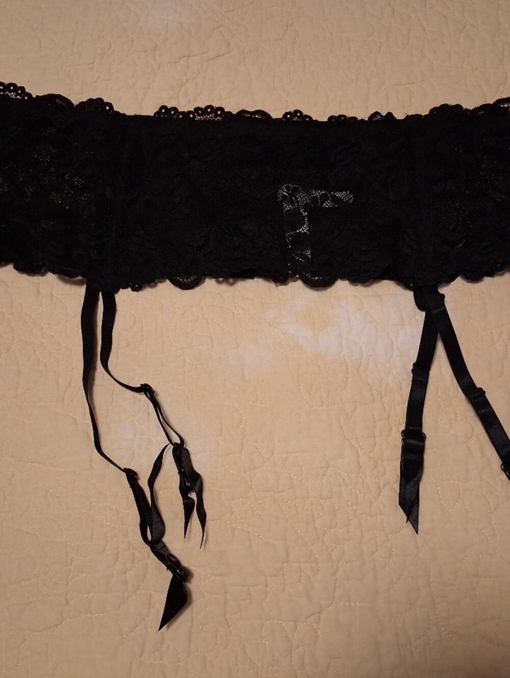 NWT Black Lace Garter Belt, Size 26/28